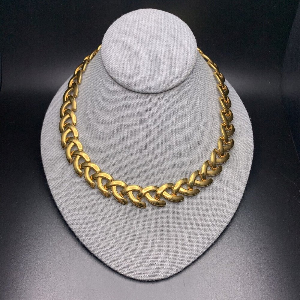Polished Gold Tone Link Collar Necklace Classic Look 18 Inch Vintage